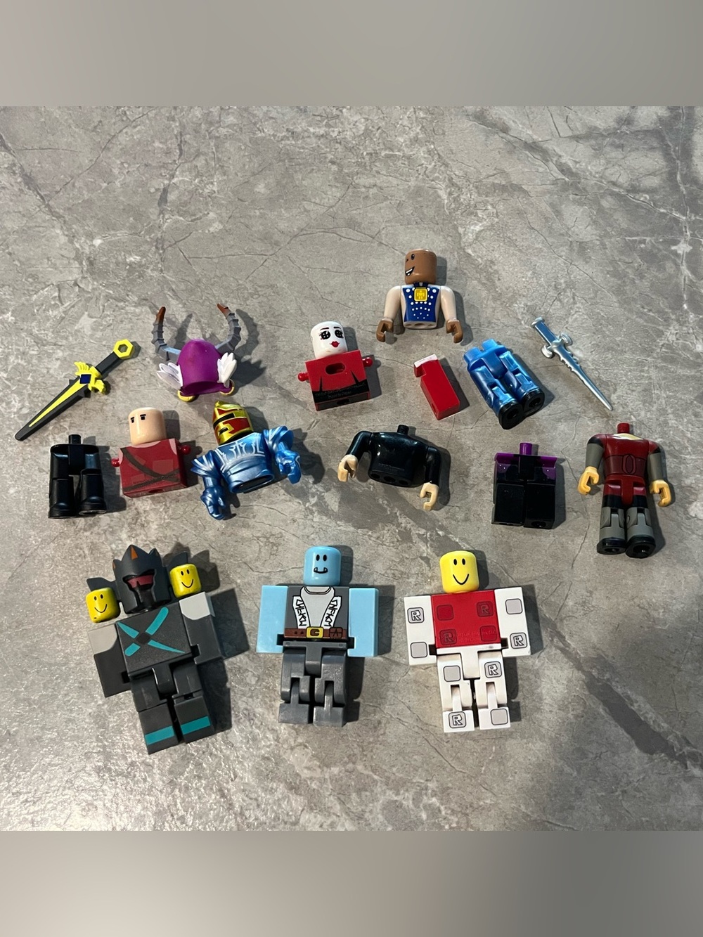 Roblox Assorted Set(16 Pcs)